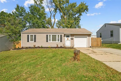 2404 Ne 60th St, Gladstone, MO, 64118-5537 | Card Image