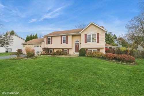 136 Tree Line, Antioch, IL, 60002 | Card Image