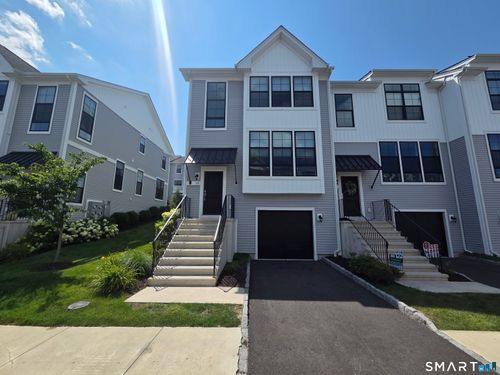 15-15 E Cross Trl, Danbury, CT, 06810-1521 | Card Image
