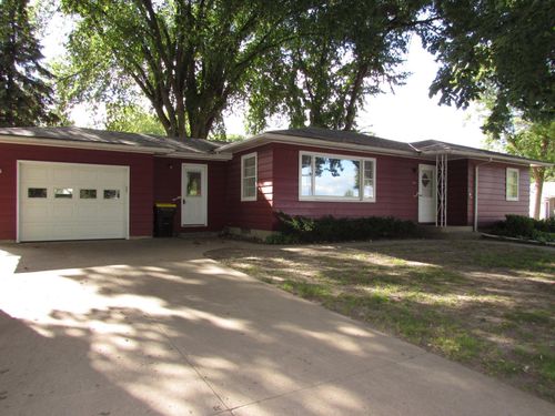 902 11th St S, Saint James, MN, 56081-2203 | Card Image