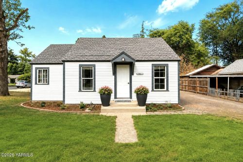 609 W Prasch Ave, Yakima, WA, 98902-5560 | Card Image