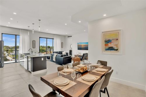 apt-401-2100 Miami Rd, Fort Lauderdale, FL, 33316-3524 | Card Image