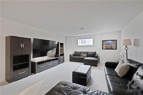 7 Hogan Dr, Mcnab/Braeside, ON, K7S0E1 | Card Image