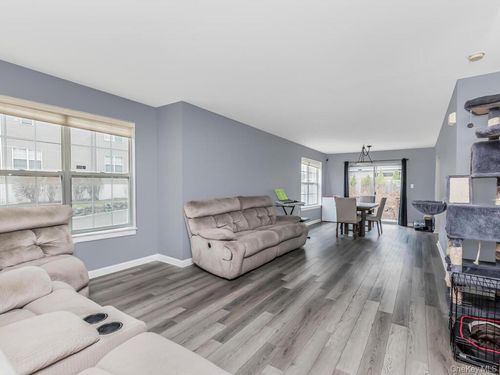 601 Crab Apple Ln, New Windsor, NY, 12553-6946 | Card Image