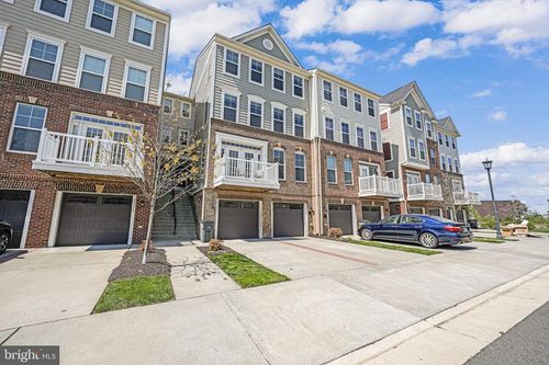 43373 Town Gate Sq, CHANTILLY, VA, 20152-1807 | Card Image