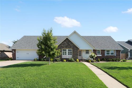 2505 W Orleans Dr, Rogers, AR, 72758-3975 | Card Image
