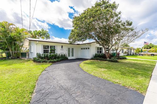 9990 Broad Channel Dr, Cutler Bay, FL, 33157-6925 | Card Image