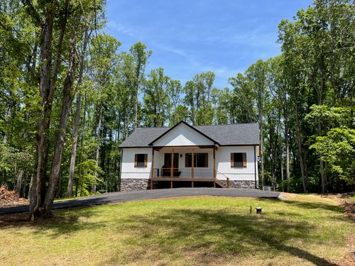 105 Camelot Dr, Moneta, VA, 24121-3372 | Card Image