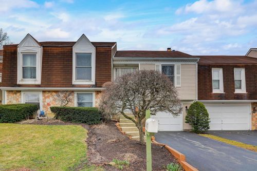 917 Burgess Cir, Buffalo Grove, IL, 60089-1204 | Card Image