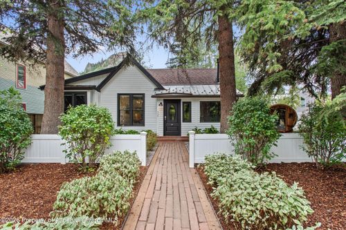 735 W Bleeker St, Aspen, CO, 81611-1133 | Card Image