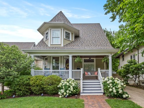 239 7th Ave, La Grange, IL, 60525-6405 | Card Image