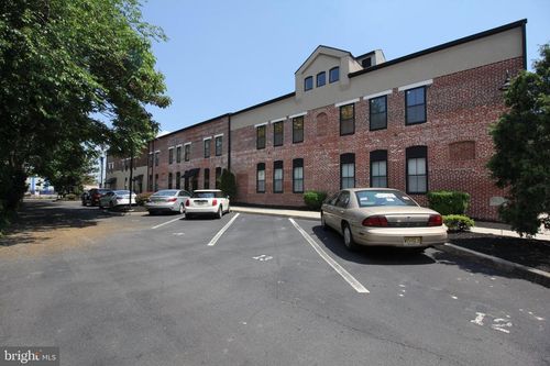 a15-20 Swan St, Trenton, NJ, 08611-1632 | Card Image