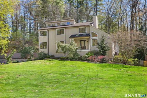 286 Strobel Rd, Trumbull, CT, 06611-3330 | Card Image