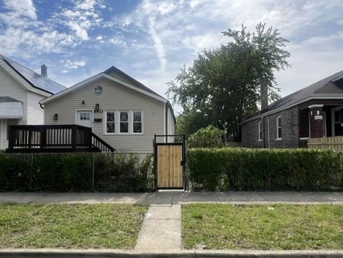 8423 S Carpenter St, Chicago, IL, 60620-3304 | Card Image