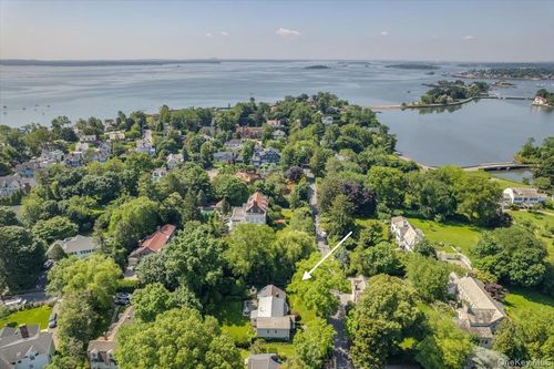 33 Pryer Ln, Larchmont, NY, 10538-4020 | Card Image