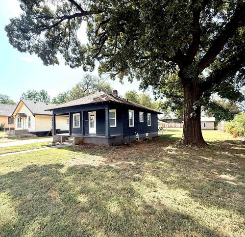 305 W Kansas Ave, Medicine Lodge, KS, 67104-1438 | Card Image