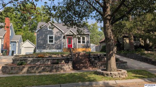 872 Elmwood Ave, Lincoln, NE, 68510-3318 | Card Image