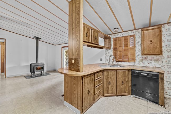 1189 Vivroux Ranch Rd, Home with 4 bedrooms, 3 bathrooms and null parking in Seguin TX | Image 17