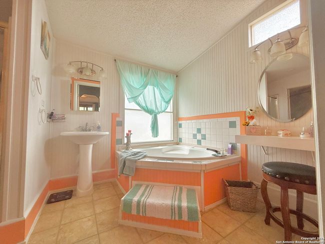 1085 Zane Grey Ln, House other with 4 bedrooms, 3 bathrooms and null parking in Spring Branch TX | Image 16
