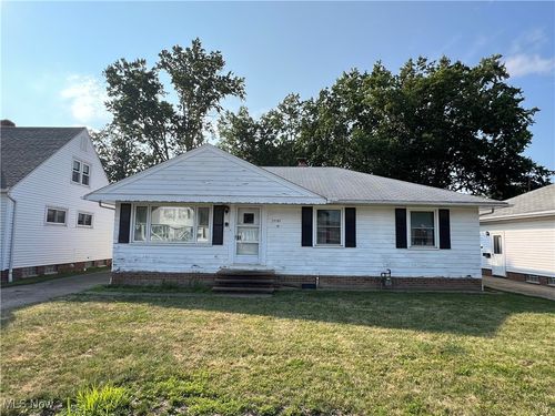 29589 Shaker Dr, Wickliffe, OH, 44092-2257 | Card Image