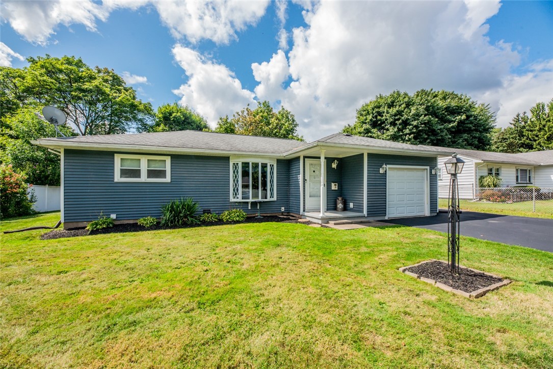 Sprucewood Ln, Rochester, NY 14624