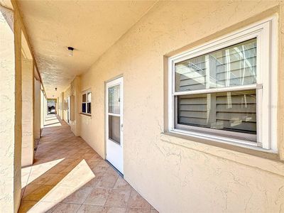 102 - 101 Park Boulevard N, Condo with 2 bedrooms, 2 bathrooms and null parking in Venice FL | Image 1