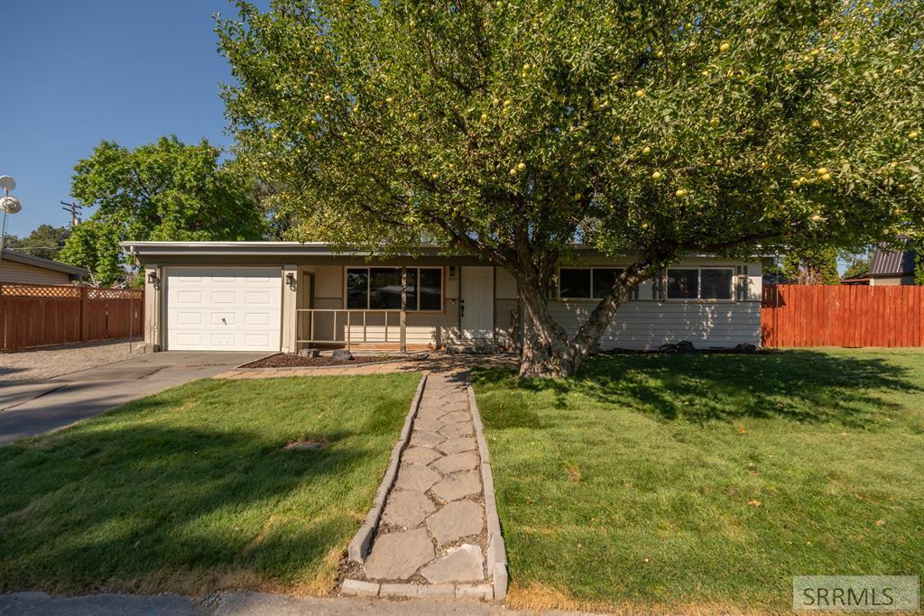 Dove Dr, Ammon, ID 83406