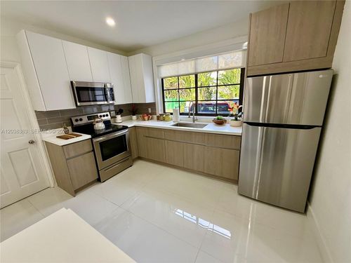9-733 Michigan Avenue, Miami Beach, FL, 33139 | Card Image