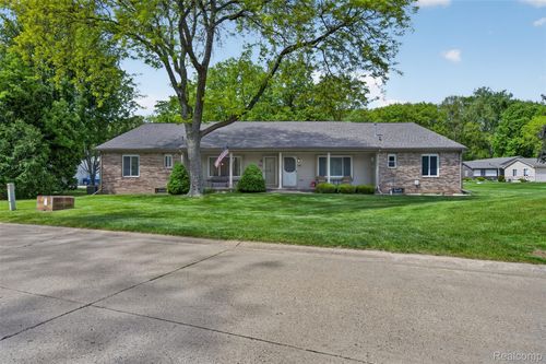 1484 Leisure Dr, Flint, MI, 48507-4057 | Card Image