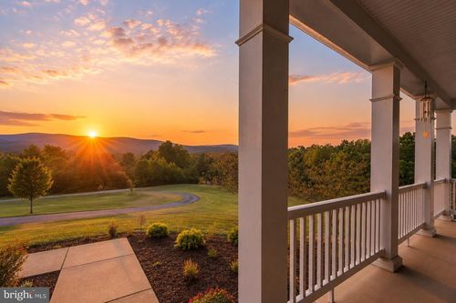 79 Falcon Ridge Dr, CHARLES TOWN, WV, 25414-4977 | Card Image