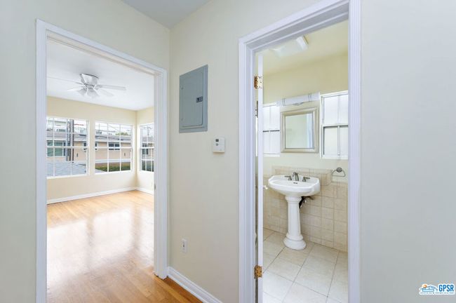 9425 W Olympic Blvd, Condo with 1 bedrooms, 1 bathrooms and 1 parking in Beverly Hills CA | Image 11