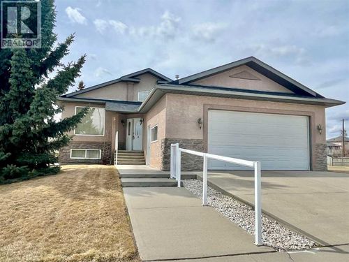 328 Parkview Estates, Strathmore, AB, T1P1K8 | Card Image