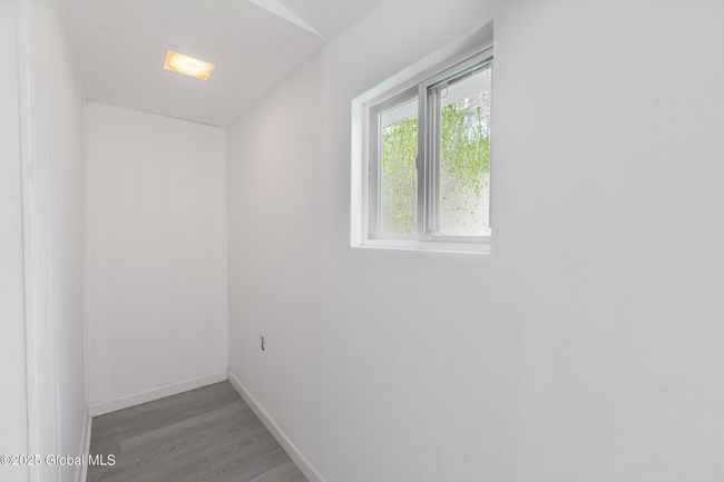 556 Clarendon St, House other with 2 bedrooms, 1 bathrooms and 2 parking in Schenectady NY | Image 8