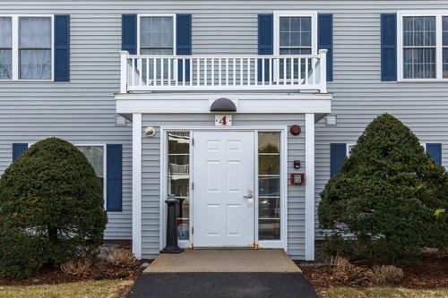 109-4 Crestview Cir, Londonderry, NH, 03053-2477 | Card Image