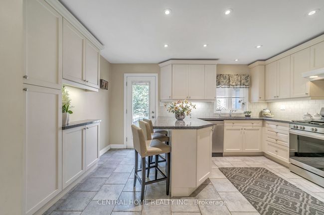 20 Hollis Cres, House other with 4 bedrooms, 3 bathrooms and 4 parking in Holland Landing ON | Image 15