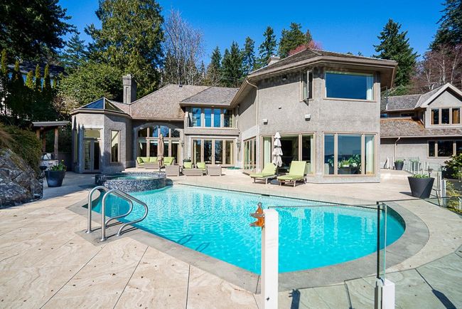 4660 S Piccadilly, House other with 5 bedrooms, 5 bathrooms and 3 parking in West Vancouver BC | Image 2