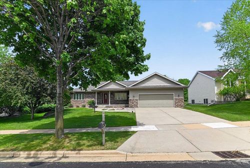 409 Badger Ln, Waunakee, WI, 53597-3115 | Card Image