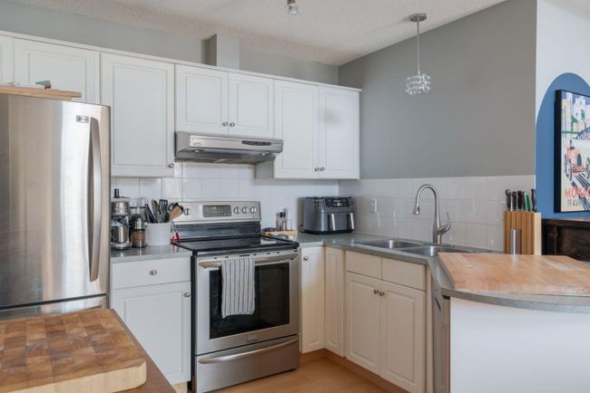 402 - 10 Sierra Morena Mews Sw, Home with 2 bedrooms, 2 bathrooms and 1 parking in Calgary AB | Image 15