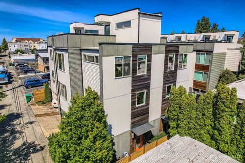4033 California Ave Sw, Seattle, WA, 98116-3707 | Card Image