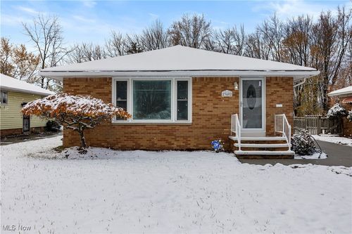 23402 Vera St, Warrensville Heights, OH, 44128-5262 | Card Image