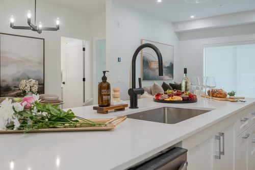 201-46185 Thomas Rd, Chilliwack, BC, V2R | Card Image