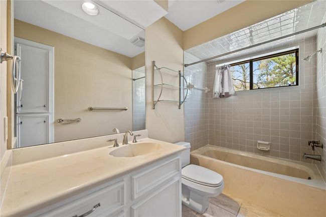 Full Bathroom | Image 25