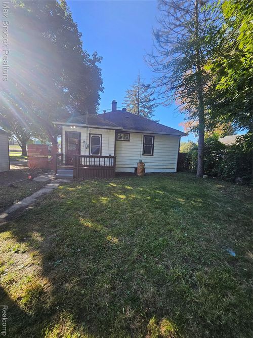 25716 Notre Dame St, Dearborn Heights, MI, 48125-1133 | Card Image