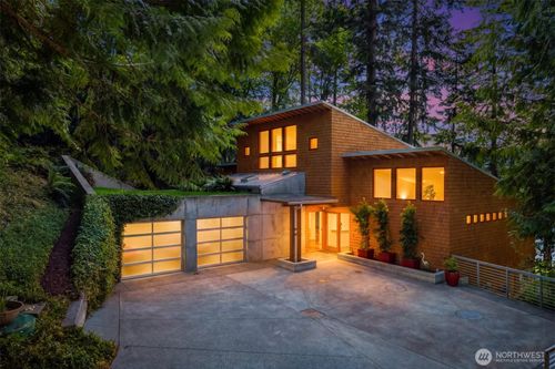11515 Blue Heron Ln Ne, Bainbridge Island, WA, 98110-1293 | Card Image