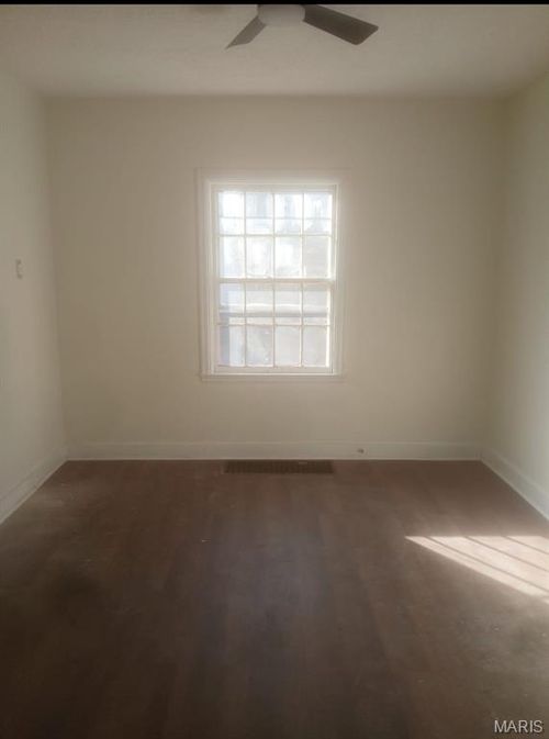 1811 S New Florissant Rd, Florissant, MO, 63031-8310 | Card Image