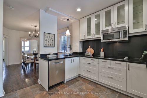 150 Christie St, Toronto, ON, M6G3B2 | Card Image