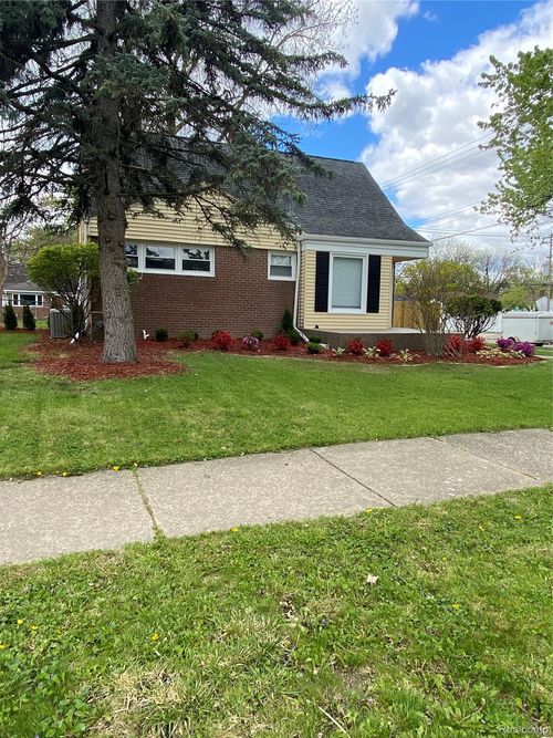 20202 Lancaster St, Harper Woods, MI, 48225-1632 | Card Image