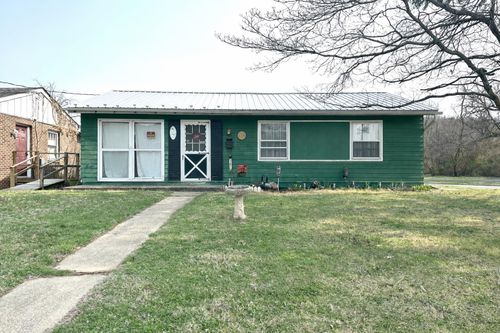 628 Market Ave, Waynesboro, VA, 22980-4834 | Card Image