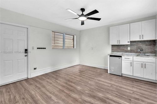 studio-327 Ne 55th St, Miami, FL, 33137-2531 | Card Image