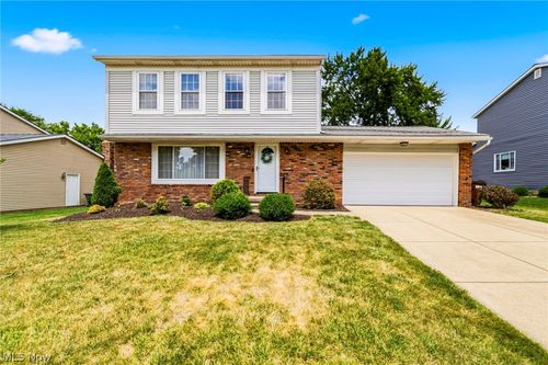 8354 Newcomb Dr, Parma, OH, 44129-5825 | Card Image